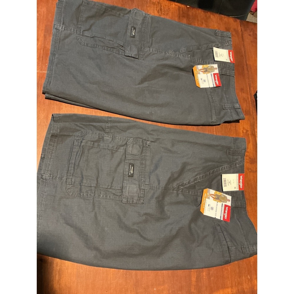 2 Wrangler Five Star Heritage Relaxed Fit Cargo Shorts Gray 46 10" Inseam NWT